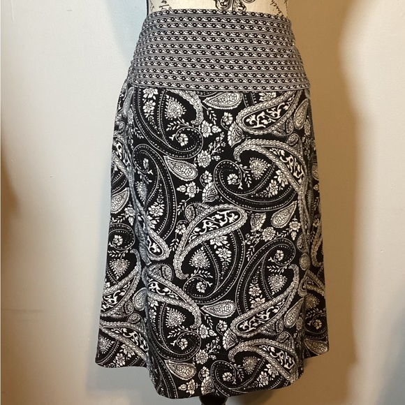 PAISLEY SHORT SKIRT A-LINE WITH SMOCKED WAIST BLACK & WHITE WOMENS SZ MED 8-10 - Picture 1 of 10